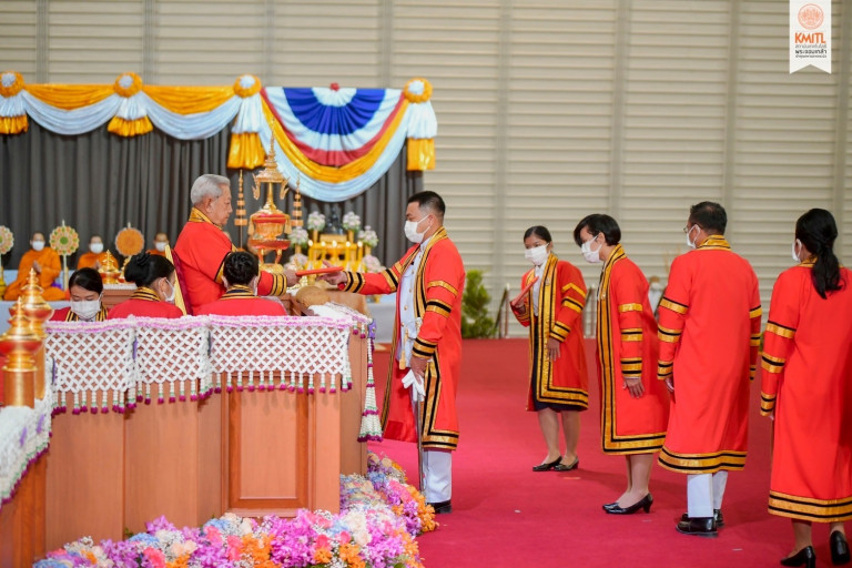 พิธีพระราชทานปริญญาบัตร